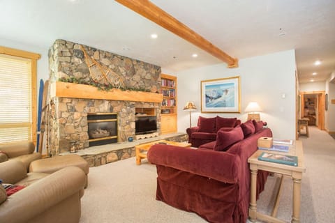 Couch, Furniture, Living Room, Indoors, Room