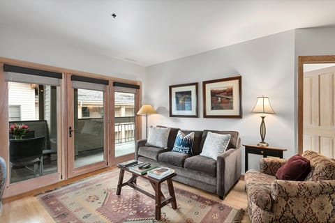 Home Decor, Living Room, Furniture, Indoors, Couch