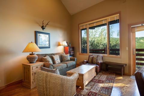 Living Room, Room, Indoors, Flooring, Couch
