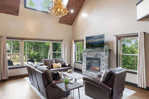 Large living area with electric fireplace & smart TV!