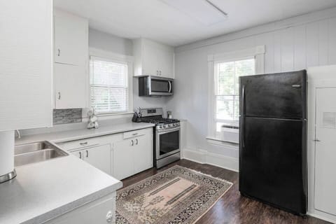 Enjoy cooking again with this new kitchen!