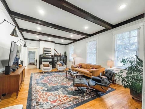 W❤W @ this mid century modern decor!