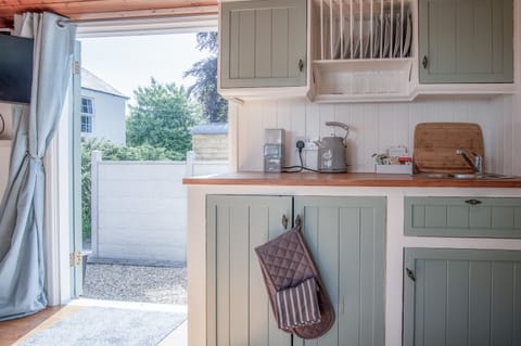Fridge, stovetop, electric kettle, toaster