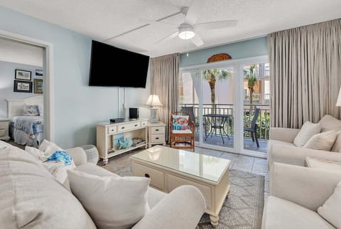 Beach Club 132 - Living Space