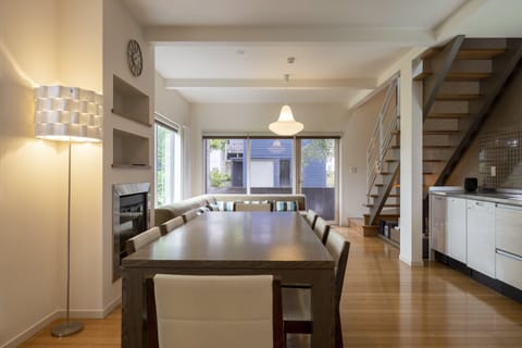 House | In-room dining