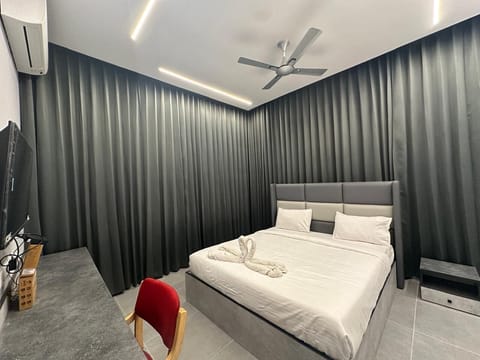 Superior Room | Hypo-allergenic bedding, desk, free WiFi, bed sheets