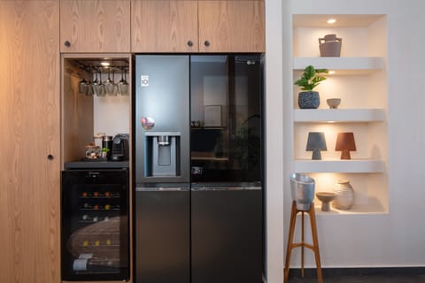The kitchen benefits from a wine fridge mini bar!