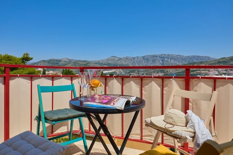 Apartment (3 Bedrooms) | Balcony