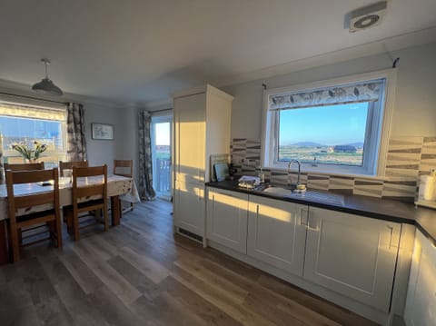 Cottage | Private kitchen | Fridge, dishwasher, cookware/dishes/utensils