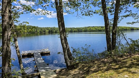Lovely lakefront cottage minutes from Damariscotta