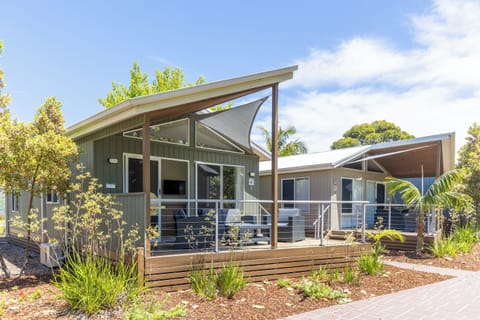 2 Bedroom Superior Cabin | Terrace/patio