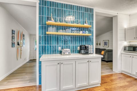 Breakfast/coffee bar