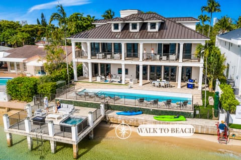 Observe as the yachting capital of the world reveals itself