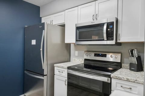 Fully equipped kitchen with new appliances