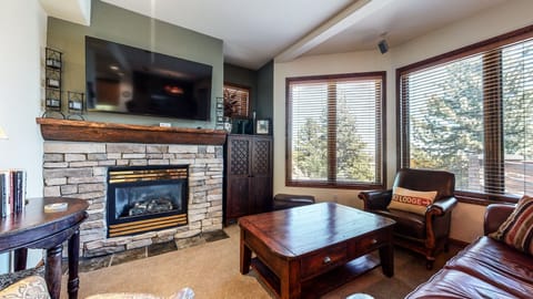 Condo, 2 Bedrooms | Living room | Smart TV