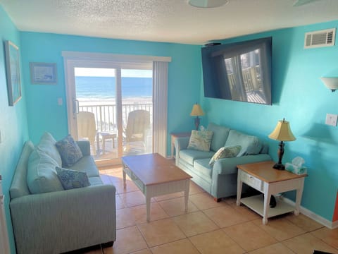 The best ocean view! Hear the waves!
A HUGE 75" 4K LCD Roku Smart TV