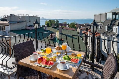 Daily buffet breakfast for a fee