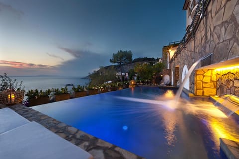 House, Smoking | 4 bedrooms, WiFi