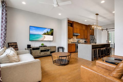 Modern, open living room with stylish furnishings and natural light, perfect for relaxing and gathering.