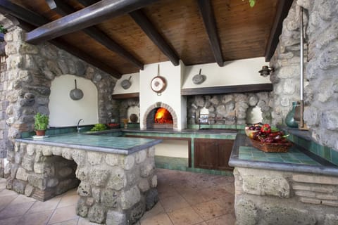 House, Smoking | 5 bedrooms, desk, WiFi