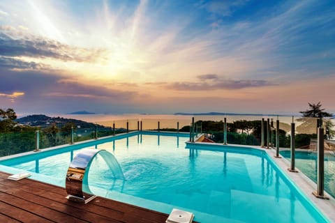 House, Smoking | 5 bedrooms, desk, WiFi