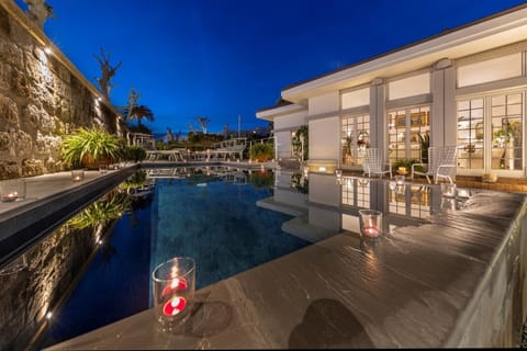 House | 6 bedrooms, iron/ironing board, WiFi