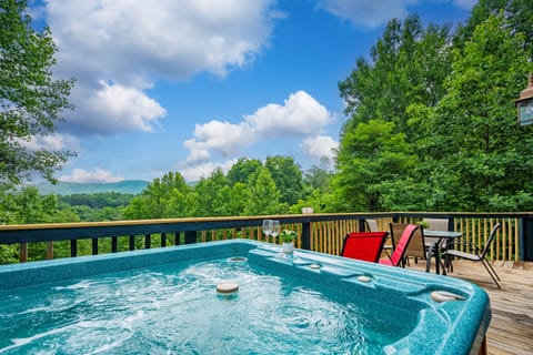 Enjoy the amazing view from the hot tub! 