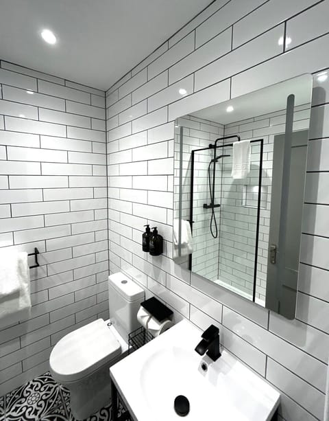 Superior Double Room, 1 Double Bed | Bathroom | Eco-friendly toiletries, hair dryer, towels, soap