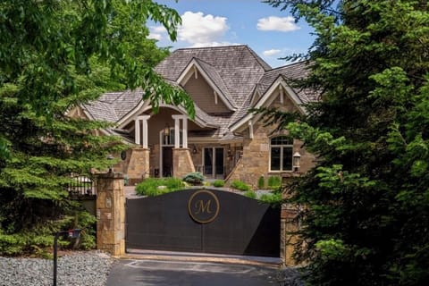 Private gate