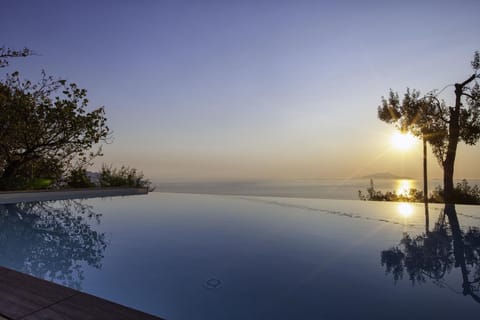 Villa, Smoking | 4 bedrooms, desk, WiFi