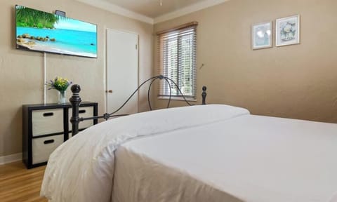 Primary Queen bedroom