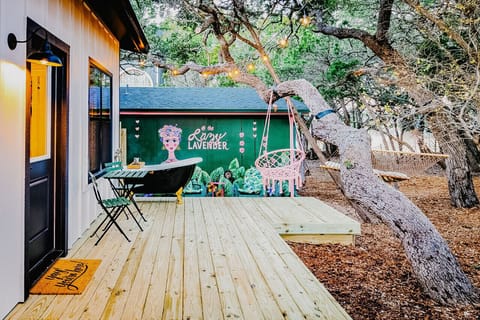 The Lazy Lavender Artsy Cabin in Wimberley Texas — Private Outdoor Clawfoot Soaking Tub with Commissioned Mural Wall and Macramé Swing