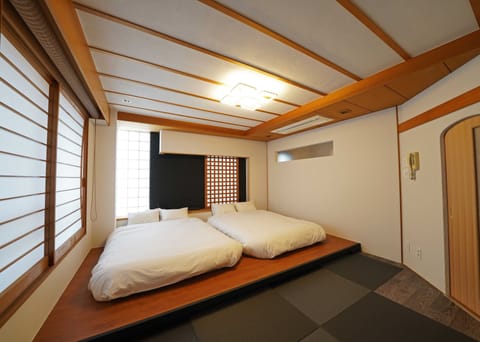 Luxury Condo | 3 bedrooms, WiFi (free), bed sheets
