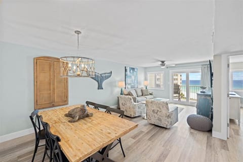 HSRC 608 Dining/Living Area With Gulf View