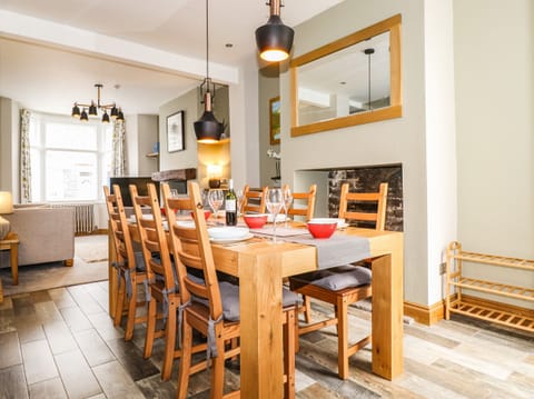 Cottage | Private kitchen | Fridge, dishwasher, electric kettle, toaster