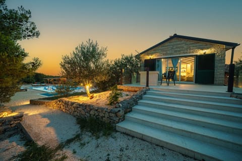 Villa building-entrance