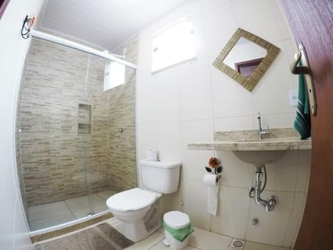 Standard Triple Room | Bathroom | Towels, soap, toilet paper