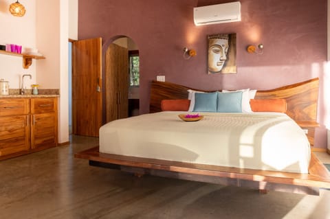 Deluxe Studio Suite | Premium bedding, in-room safe, individually decorated