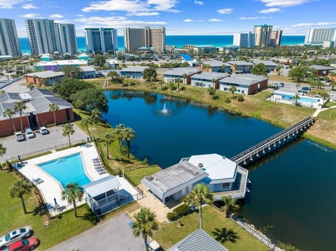 Perfect Location in the Heart of Destin. Minutes to beaches, shopping, & dining!