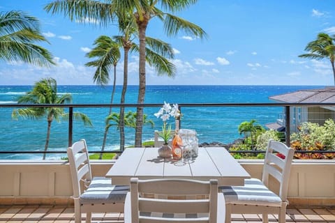 Whalers Cove 231 Ocean Front Dining Alfresco