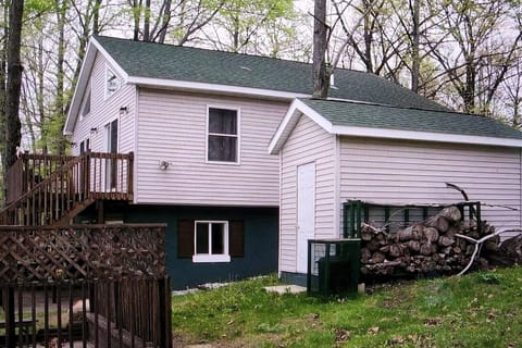 Side view from 2nd lot. Fire Pit with privacy surround facing the lake.