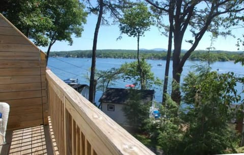 Lake living is best! So close to Gunstock-relax, enjoy the water views & lake!!