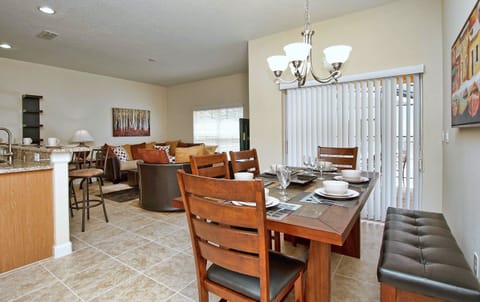 SALON - COMEDOR