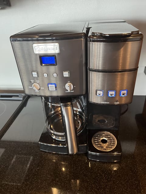 Your coffee needs are covered with this pot/K-cup single serve combo appliance