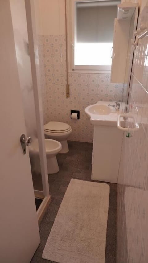 Exclusive Apartment | Bathroom | Shower, hair dryer, bidet