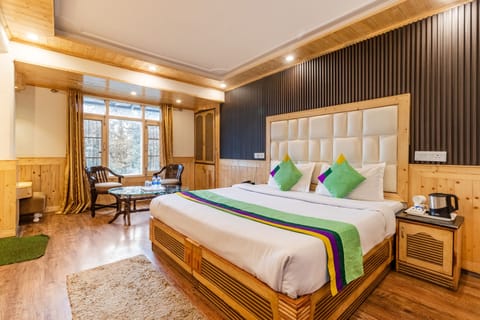 Deluxe Double Room | Desk, iron/ironing board