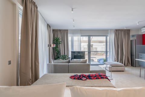 Suite with Terrace | 1 bedroom, premium bedding, in-room safe, soundproofing