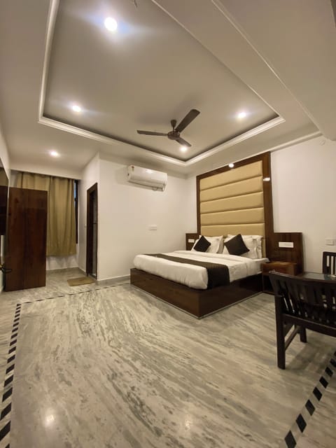 Premium Room | Desk, free WiFi, bed sheets
