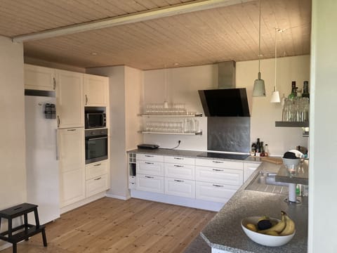Classic Double or Twin Room | Shared kitchen facilities | Shared fridge, microwave