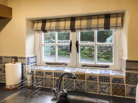 Kitchen | Jasmine Cottage - Brookfarm Cottages, Middle Mayfield, near Ashbourne